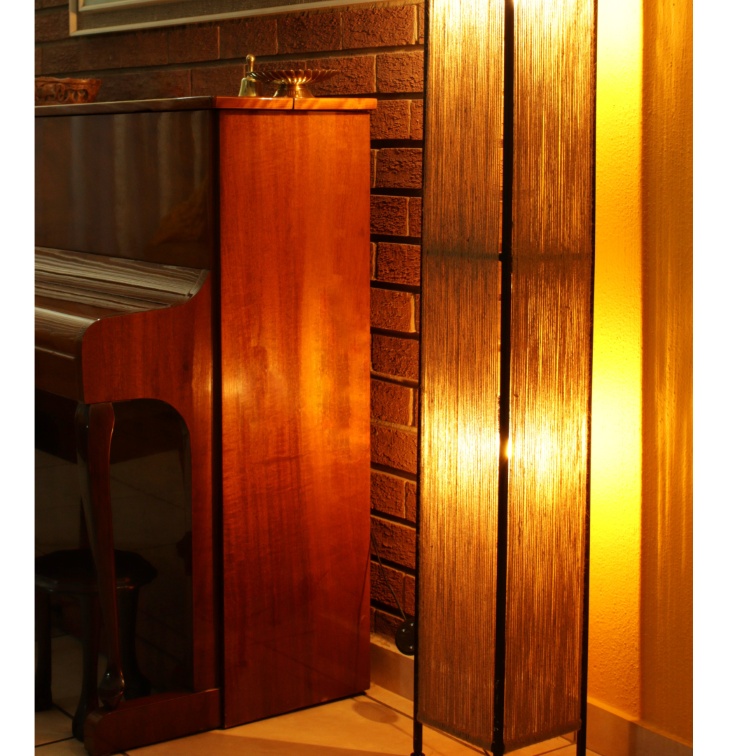 Ardhi Rusqe Corner Floor Lamp