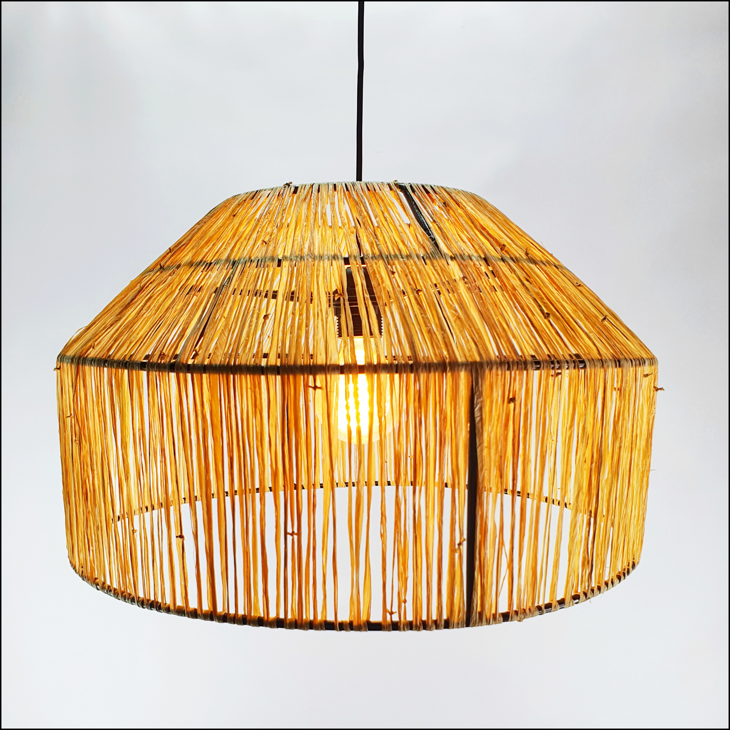 Ardhi Russe Pendant light