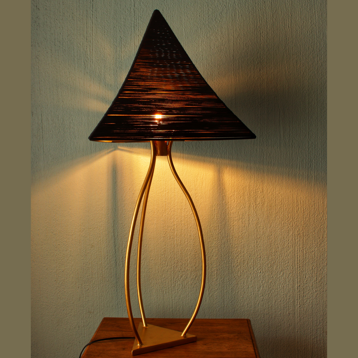 Ardhi Tranglio Side Lamp
